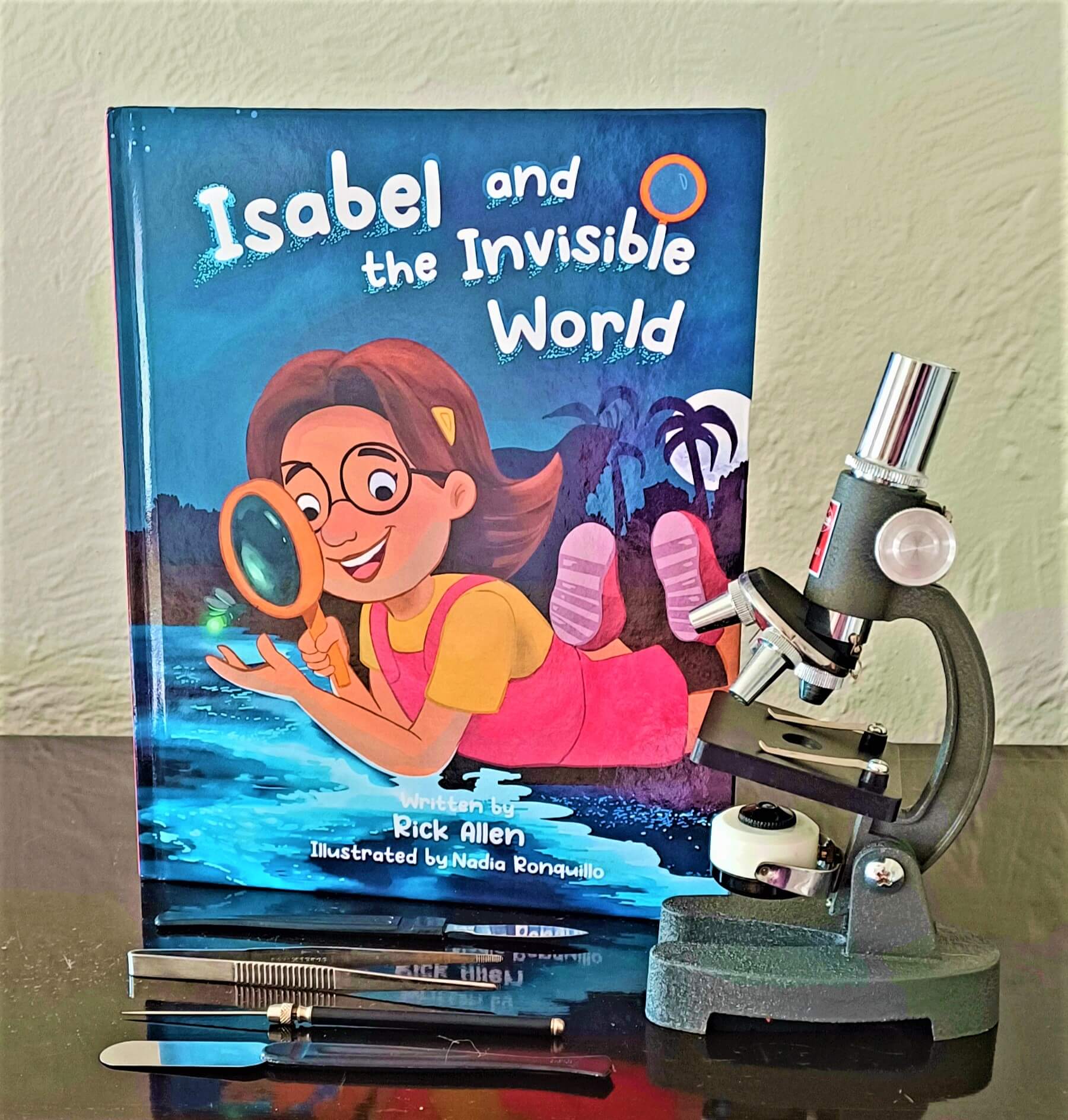 Isabel with microscope